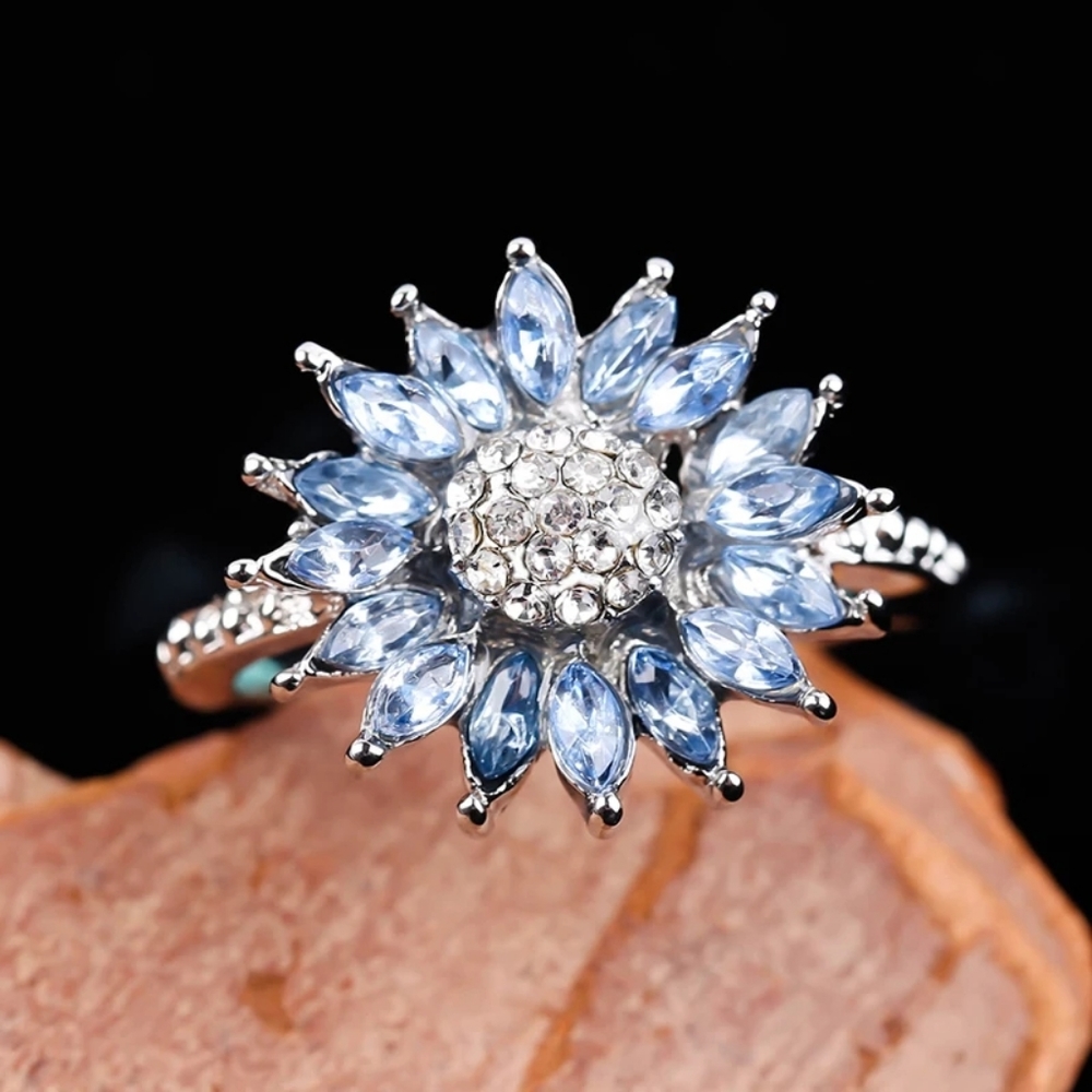 New Blue CZ Sun Flower Crystal Ring - Picture 4 of 6